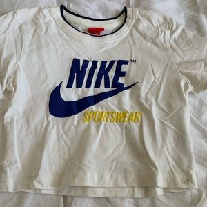 Vintage looking nike t-shirt